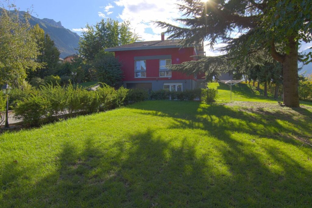 Exclusive – Villa with land in a mixed-use area – Riddes
