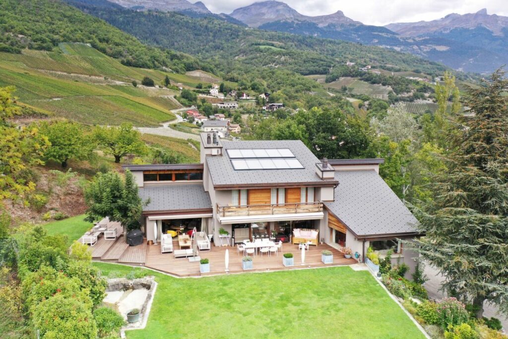 Exclusive – 6,393 m² property