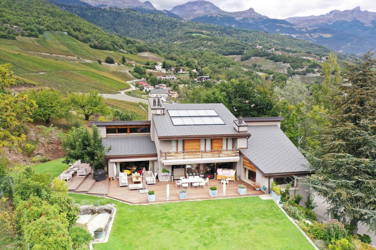 Exclusive – 6,393 m² property